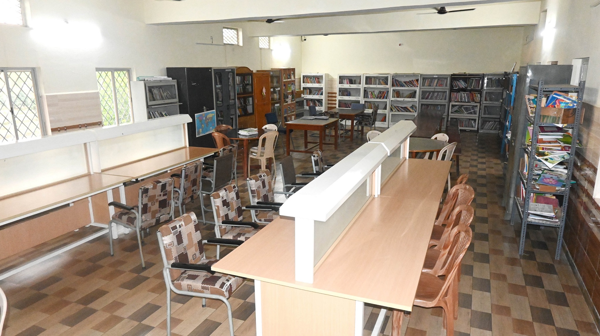 Library with huge reading space